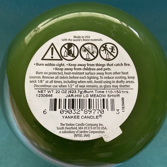 YANKEE Meadow Showers 22 oz. CANDLE RARE SCENT - Picture 3 of 6